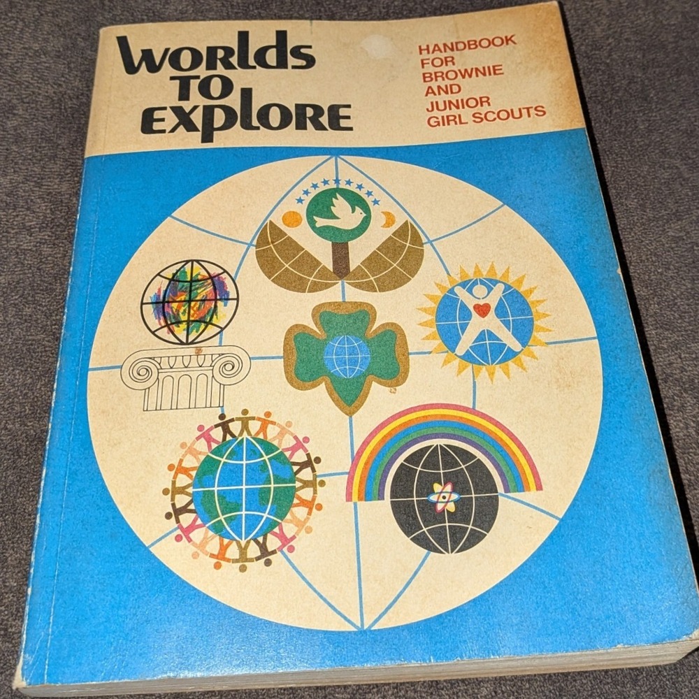 Vintage 1977 Girl Scout Handbook Worlds to Explore Brownie Junior Softcover